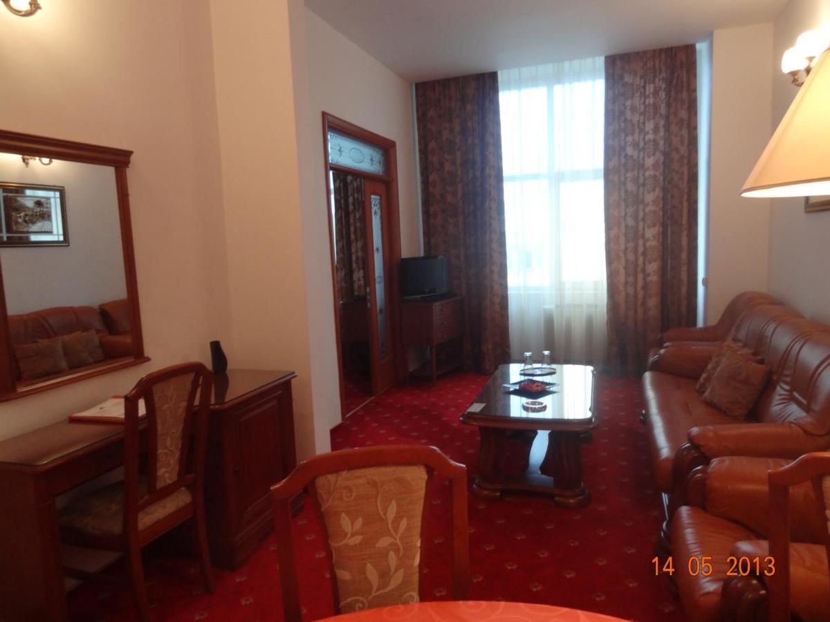 Отель Hotel Emma West Крайова