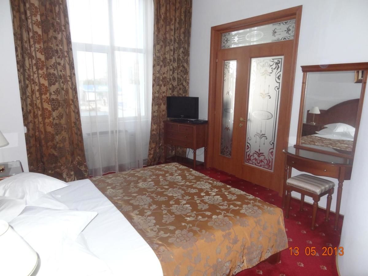 Отель Hotel Emma West Крайова-19