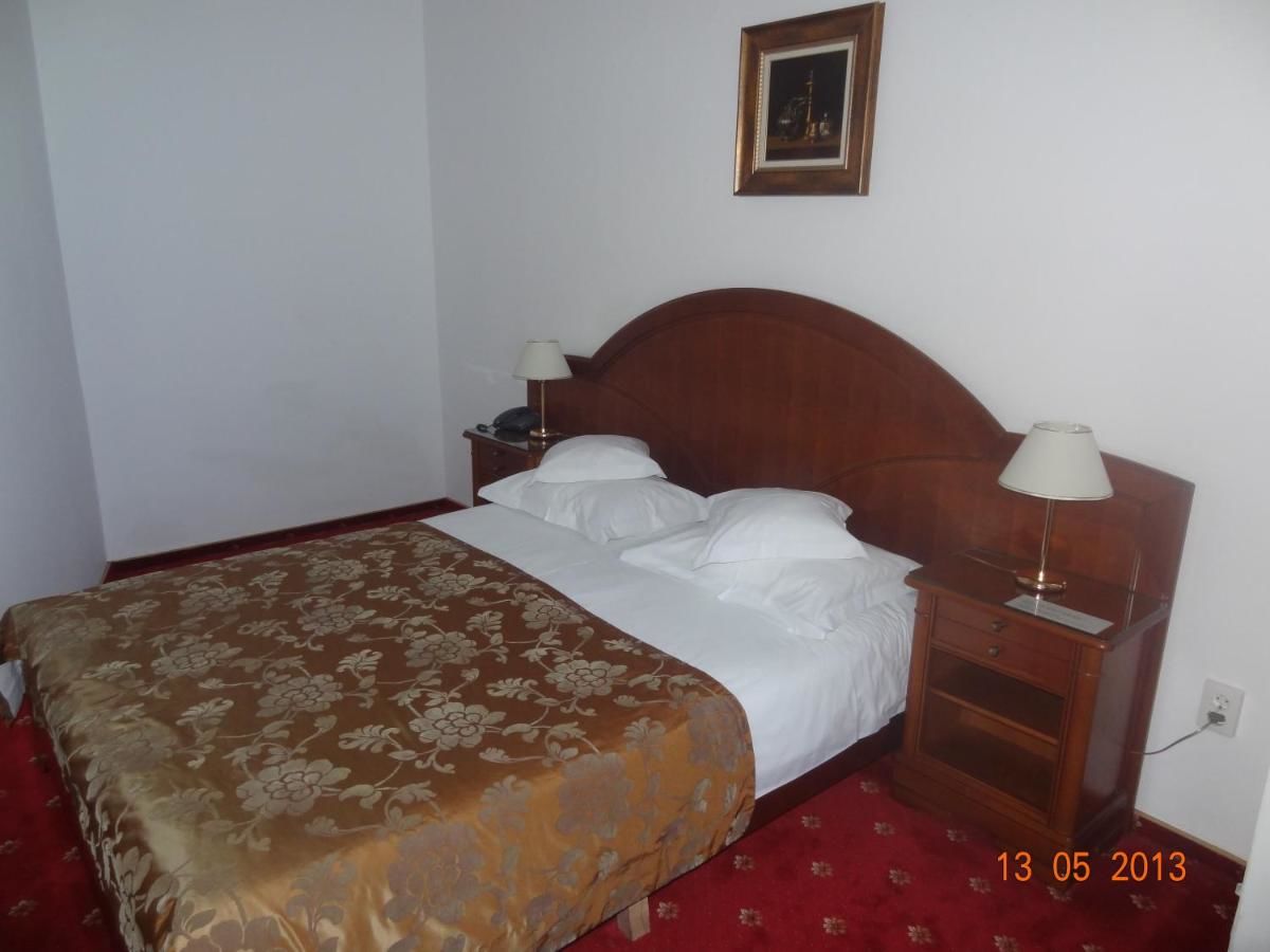 Отель Hotel Emma West Крайова-22